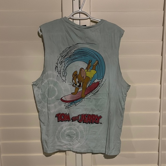 H&M Green Muscle Tee with Tom and Jerry detail - Picture 4 of 4